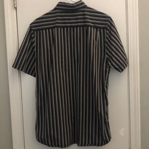 🏵Men’s Old Navy short sleeved shirt, medium - Picture 3 of 4